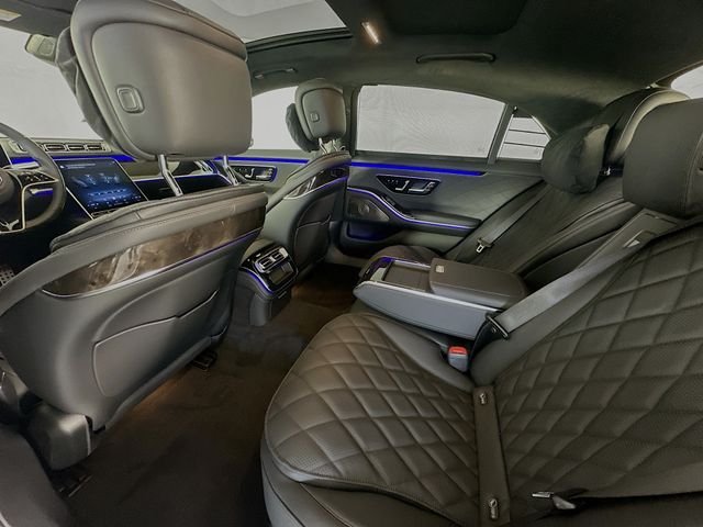 New 2026 MANUFAKTUR Moonlight White Metallic Mercedes-Benz S 580 image 25