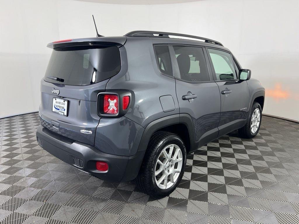 Used 2022 Graphite Gray Jeep Latitude image 4