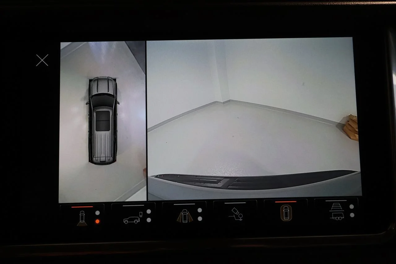 2023 GMC Yukon Denali - Photo 18
