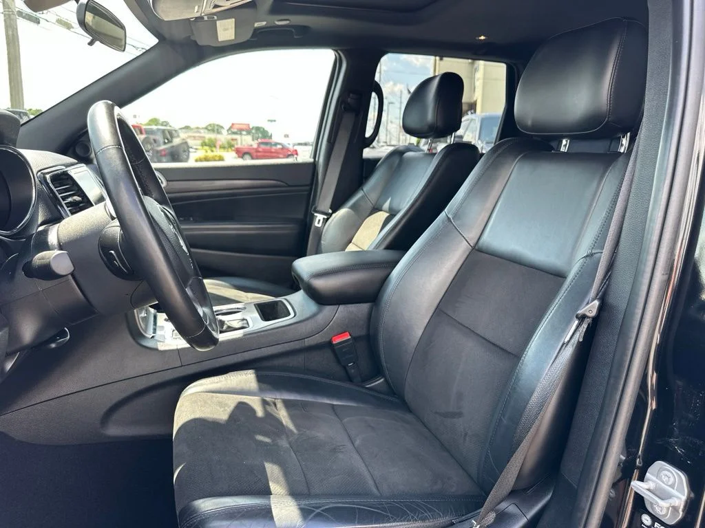 Used 2021 Black Jeep Laredo X image 27