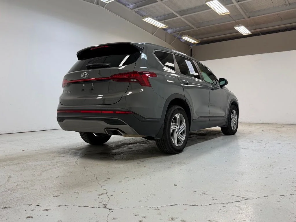 Certified Used 2022 Gray Hyundai SE image 9