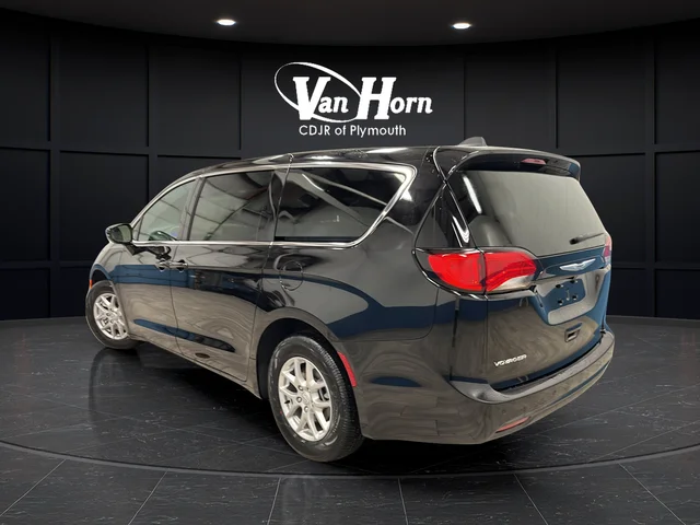 New 2026 Diamond Black Crystal Pearl-Coat Exterior Paint Chrysler LX image 4