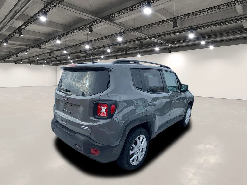 Used 2022 Sting-Gray Clearcoat Jeep Latitude image 4