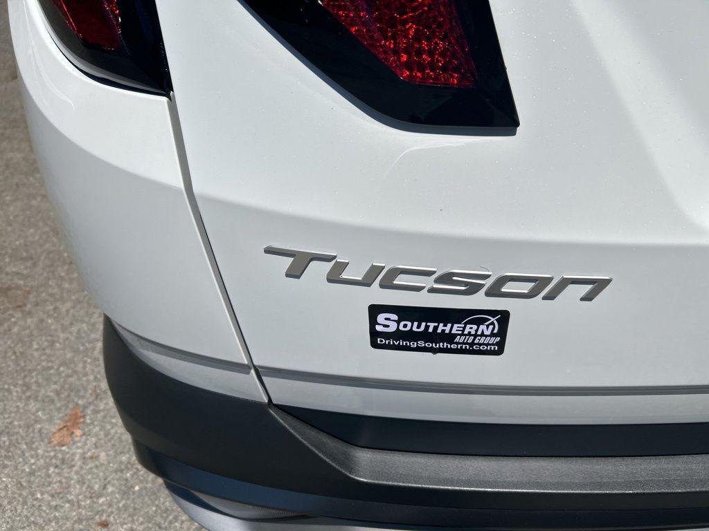 New 2026 White Hyundai SE AWD image 10
