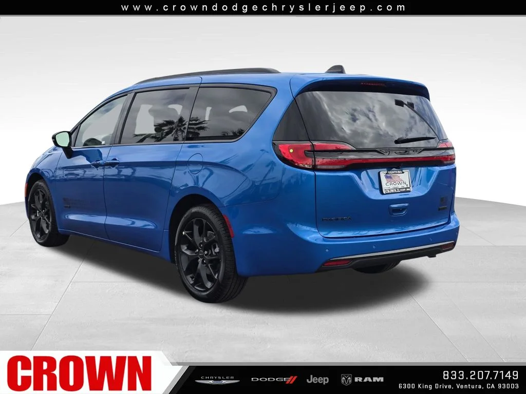 New 2027 Hydro Blue Pearl-Coat Paint Chrysler Select image 7