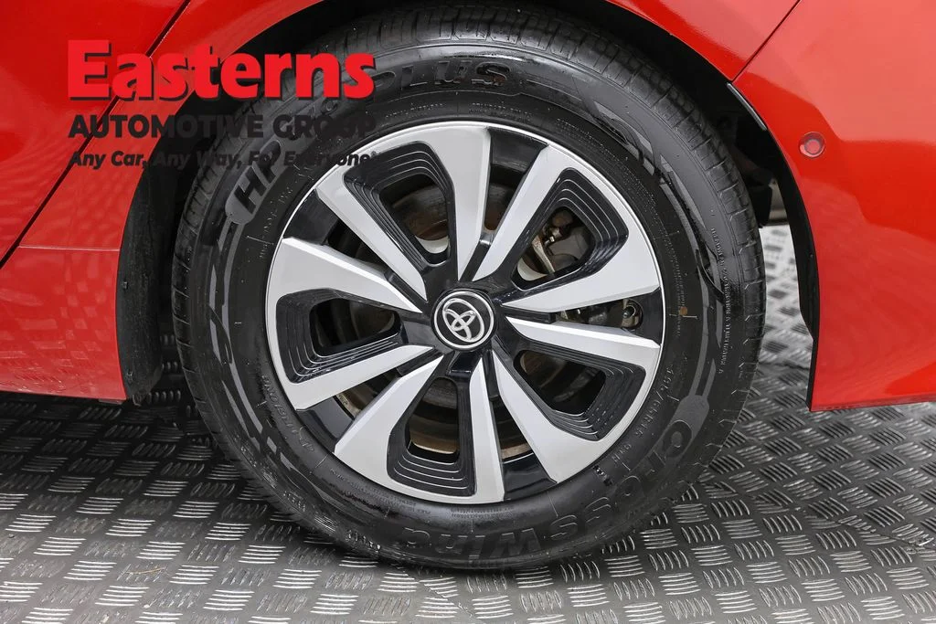 Used 2018 Red Toyota Advanced image 34