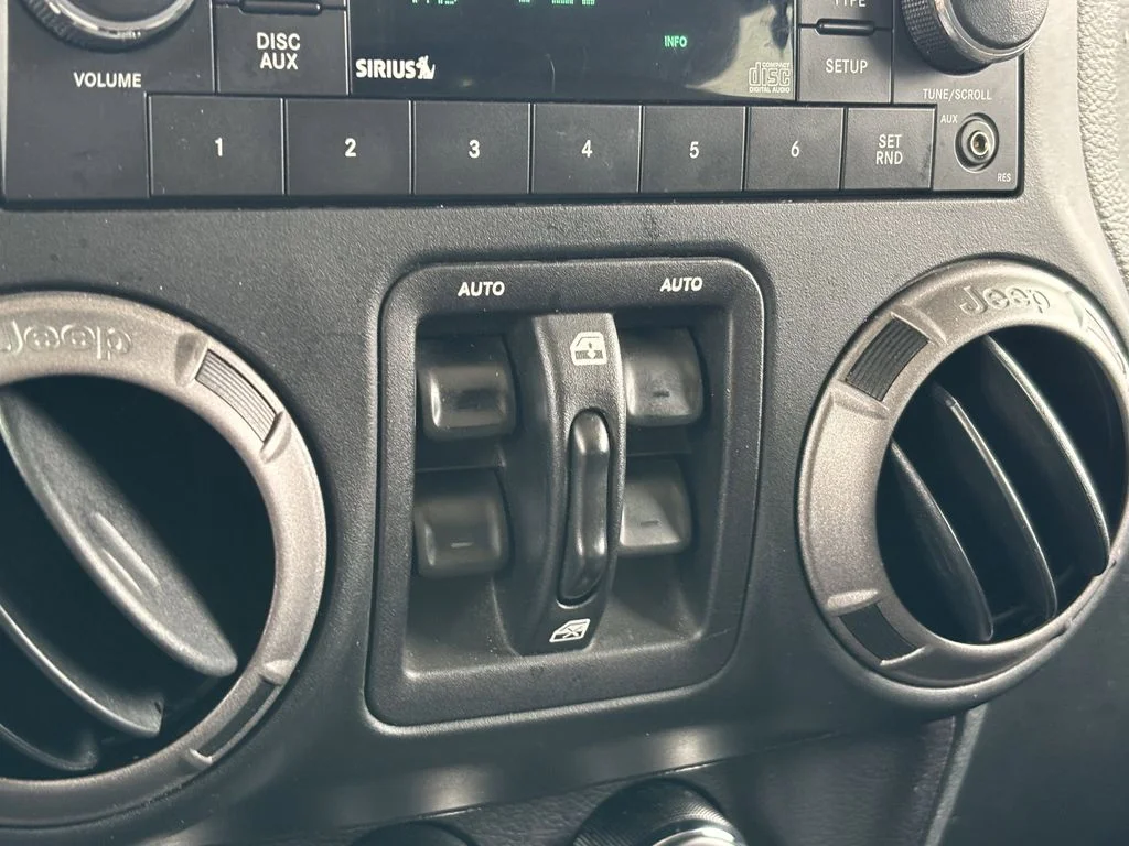 Used 2018 Gray Jeep Unlimited Sport image 28