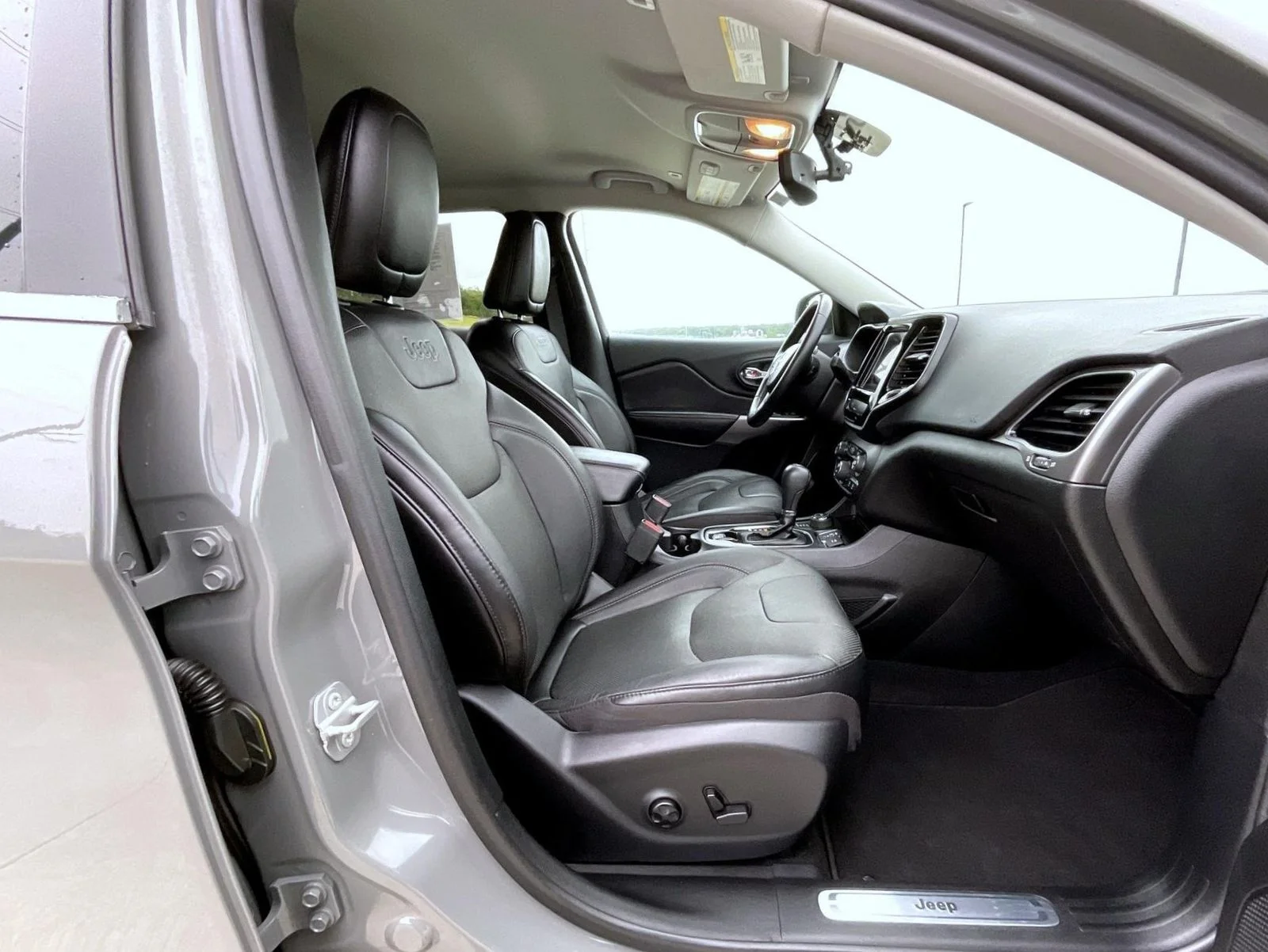 Used 2019 Gray Jeep Limited image 16