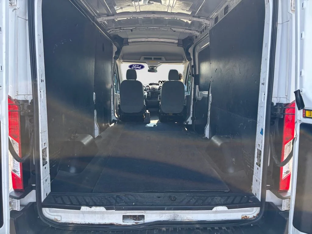 Used 2015 Oxford White Ford Base image 16