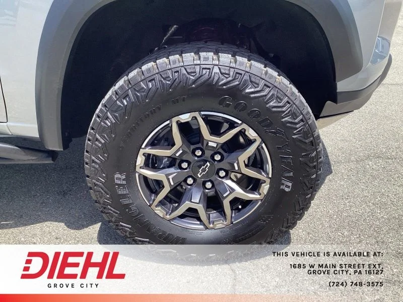 Used 2025 Gray Chevrolet ZR2 image 9