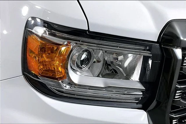 Used 2022 White GMC AT4 w/Leather image 29