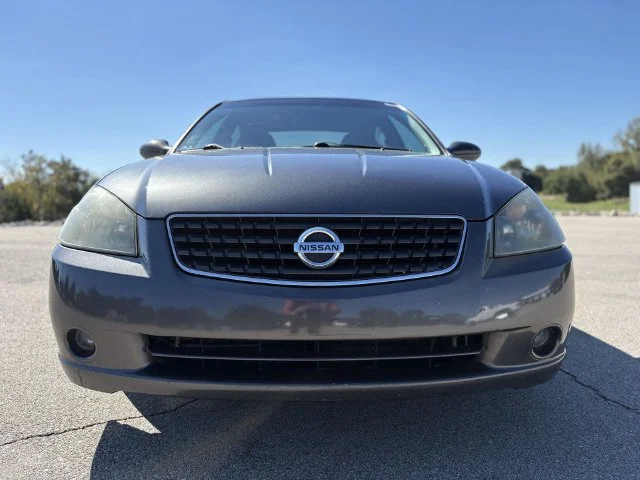 Used 2005  Nissan 3.5 SE image 16