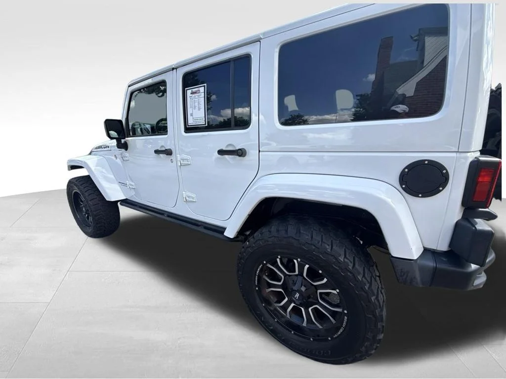 Used 2017 White Jeep Unlimited Rubicon image 3