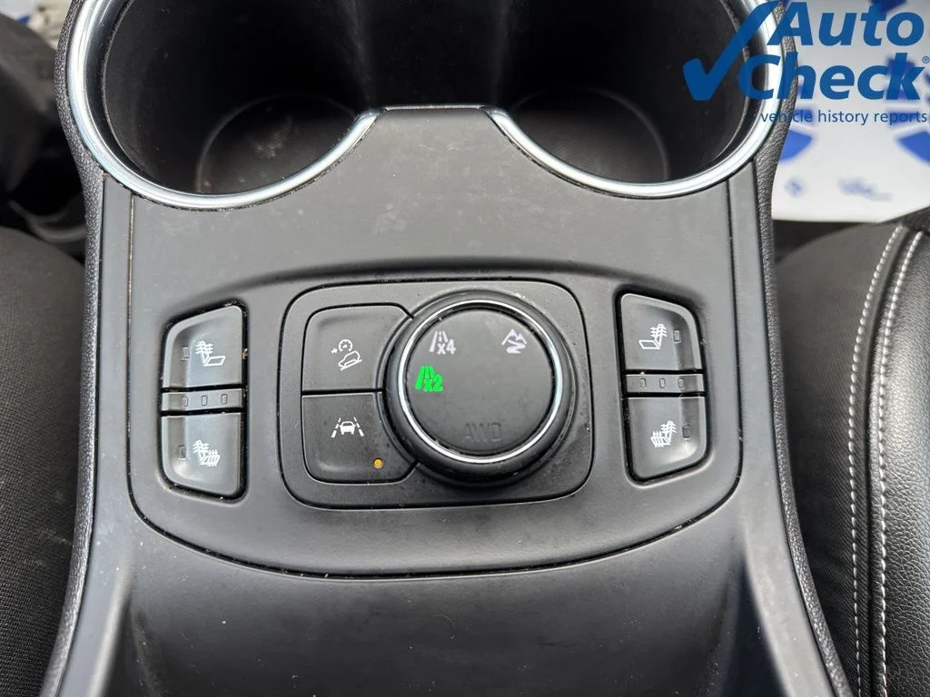 Used 2024 White GMC SLT image 16