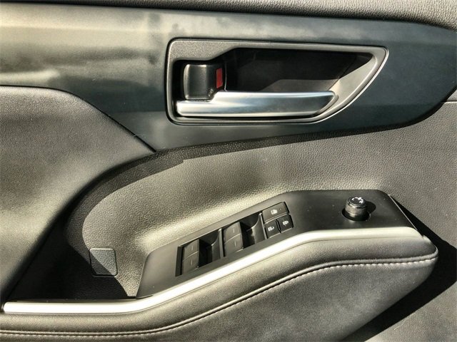 2024 Toyota Highlander XLE photo 3