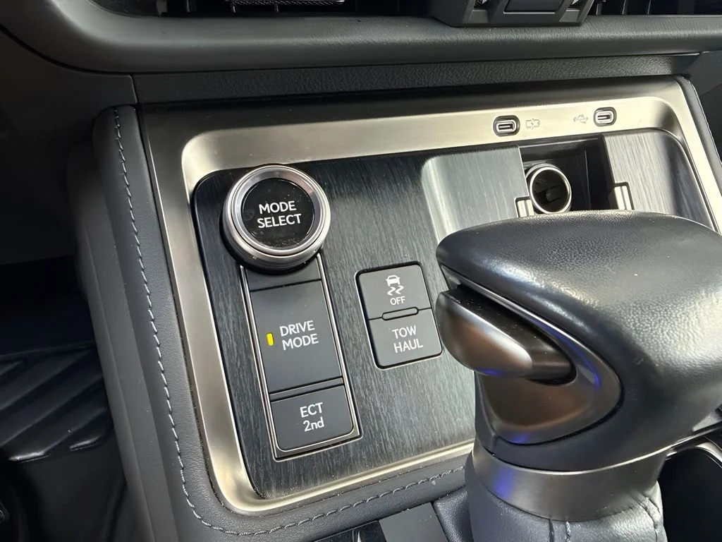 Used 2024  Lexus 550 Luxury+ image 25