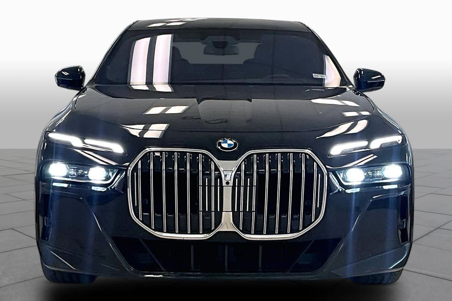 Used 2023 Black Sapphire Metallic BMW 760i xDrive image 3