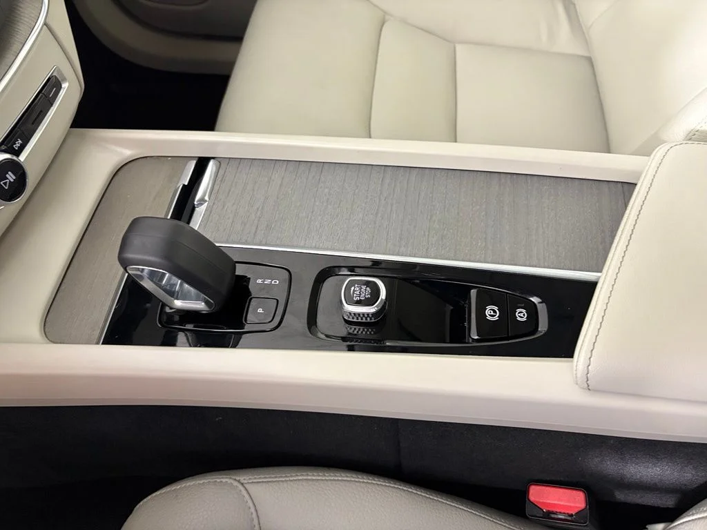 Used 2023 Denim Blue Metallic Volvo Plus image 31