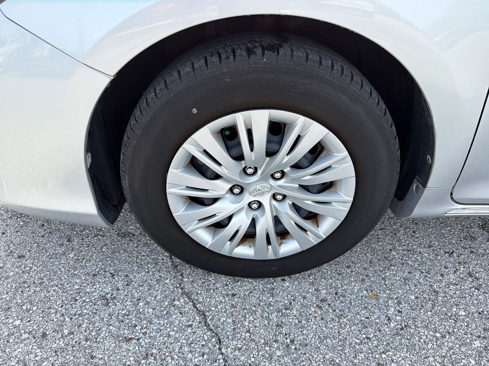 Used 2014 Silver Toyota LE image 11