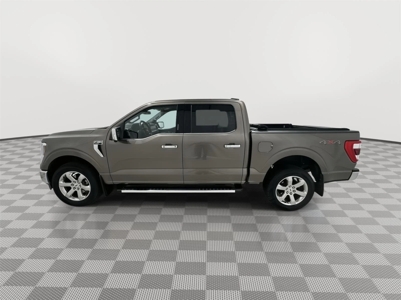 Used 2023 Bronze Ford XL image 2