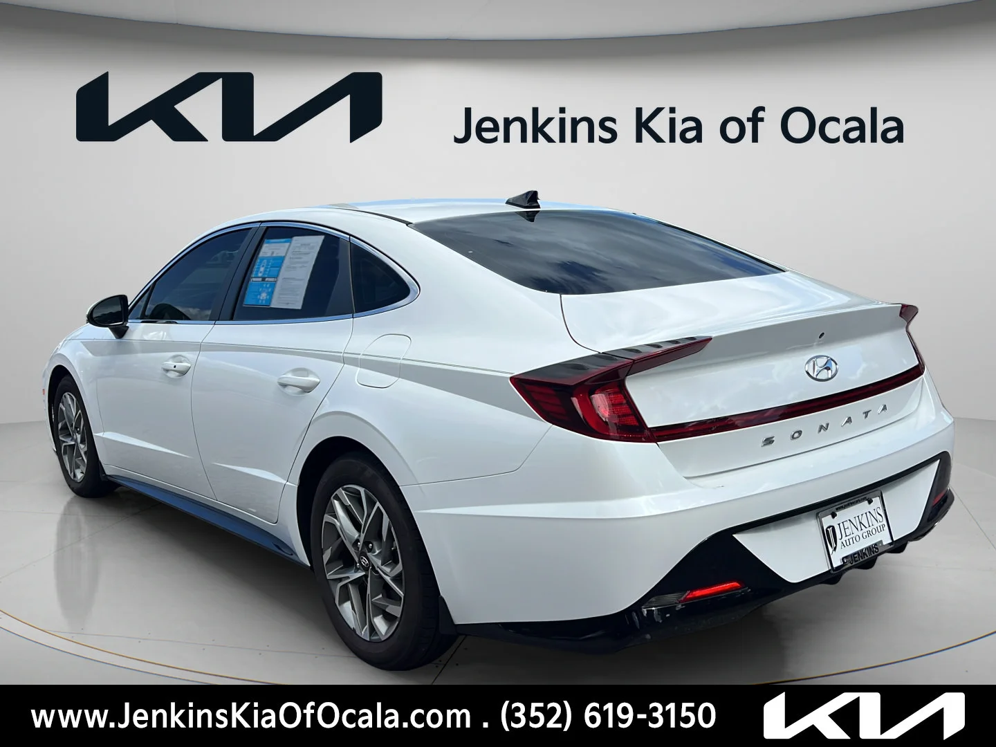Used 2022 Quartz White Hyundai SEL image 5