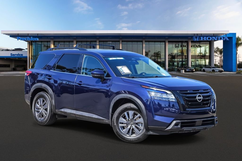 2022 Nissan Pathfinder SV 2WD's photo