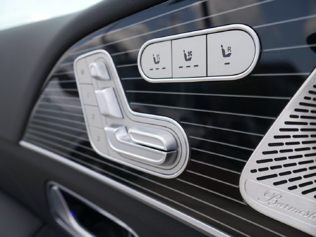 New 2026 MANUFAKTUR Moonlight White Metallic Mercedes-Benz GLS 450 image 41