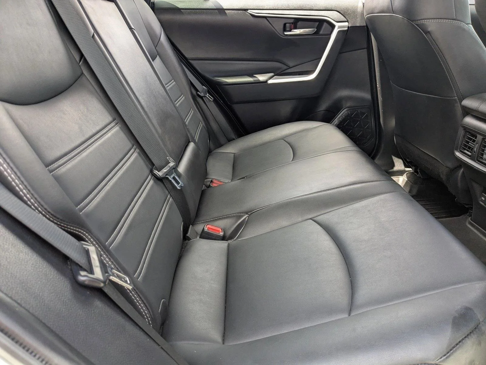 Used 2023 White Toyota XLE Premium image 18