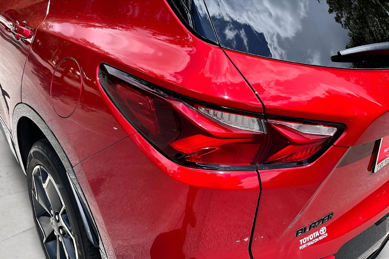 Used 2022 Red Chevrolet RS image 32