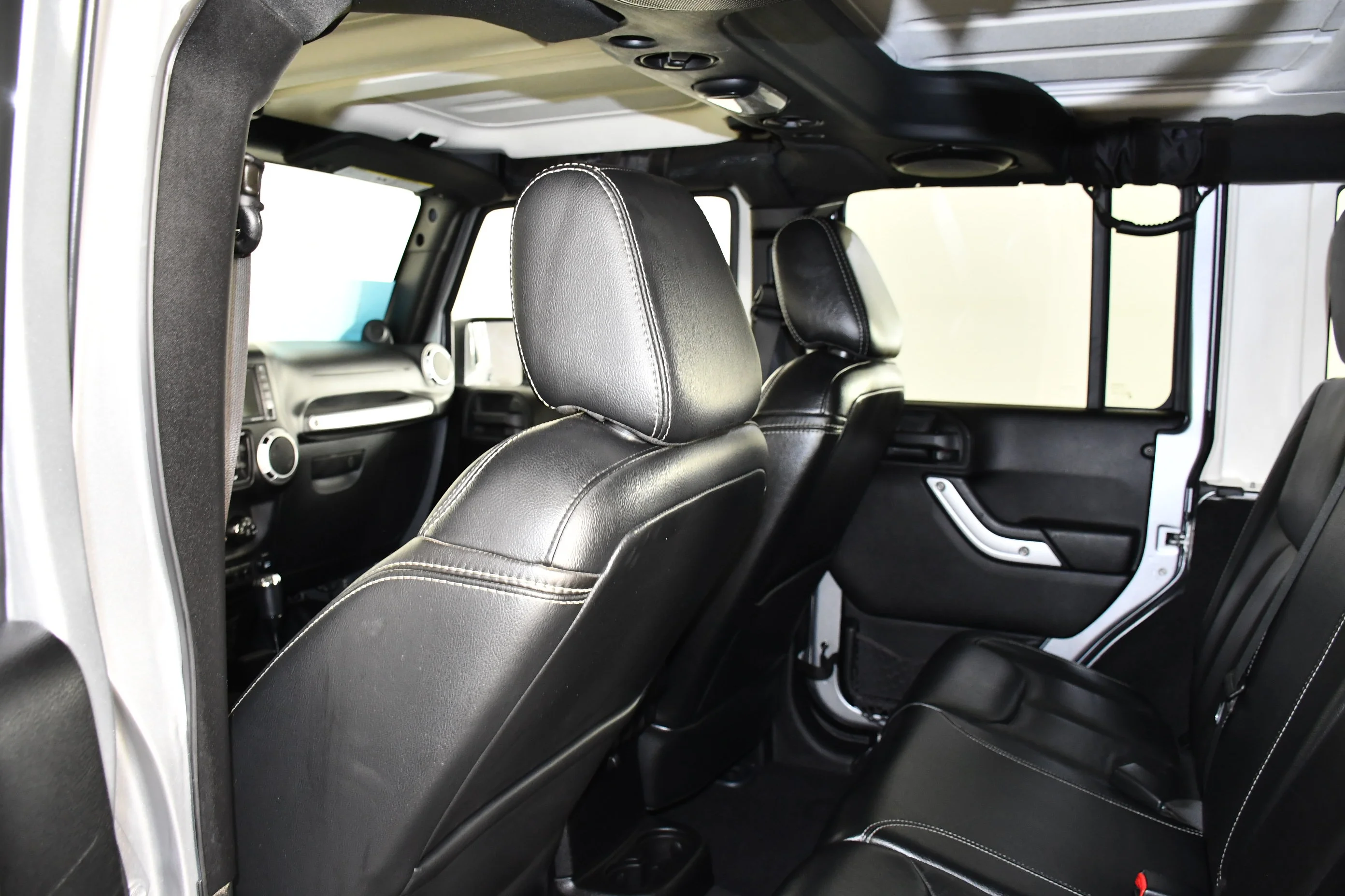 Used 2013 Billet Silver Metallic Jeep Sahara image 45