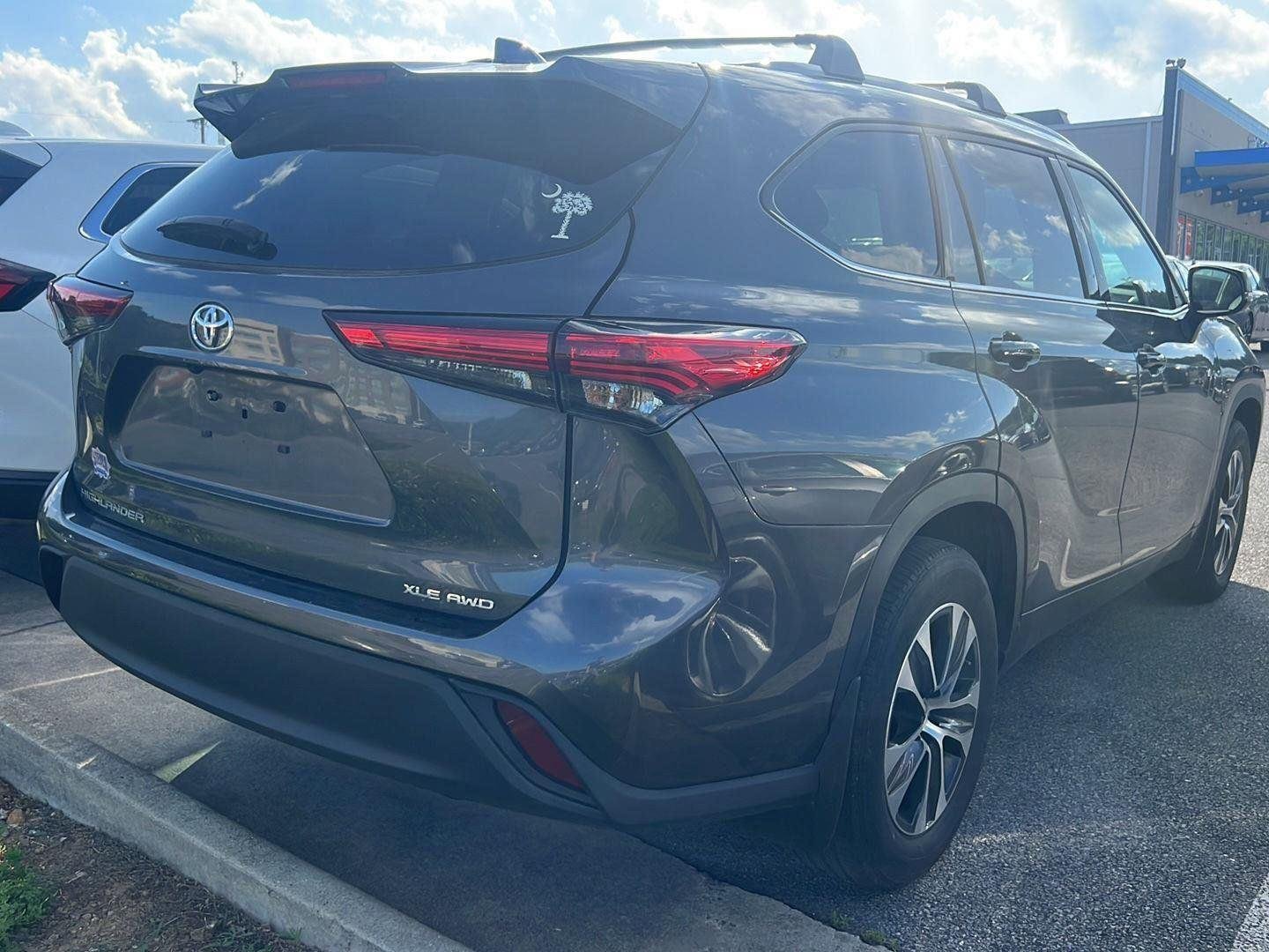 Used 2022 Magnetic Gray Metallic Toyota XLE image 4