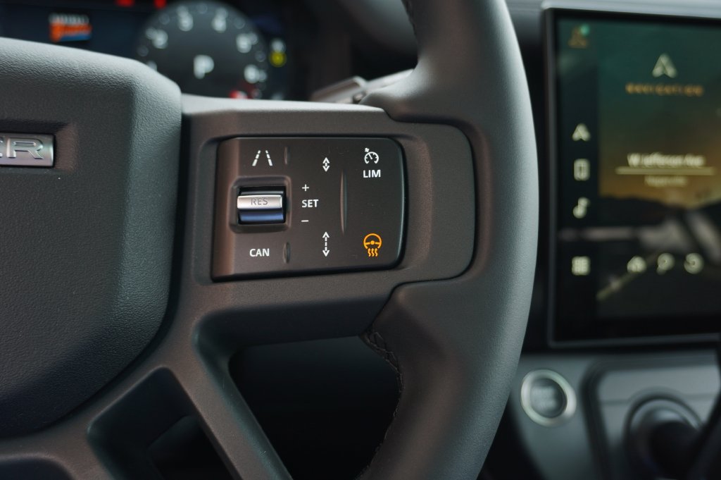 New 2026 Fuji White Land Rover X-Dynamic SE image 16