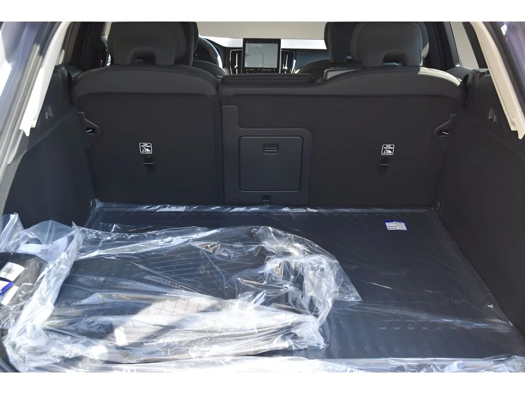 Used 2026 AURORA SILVER Volvo Plus image 23