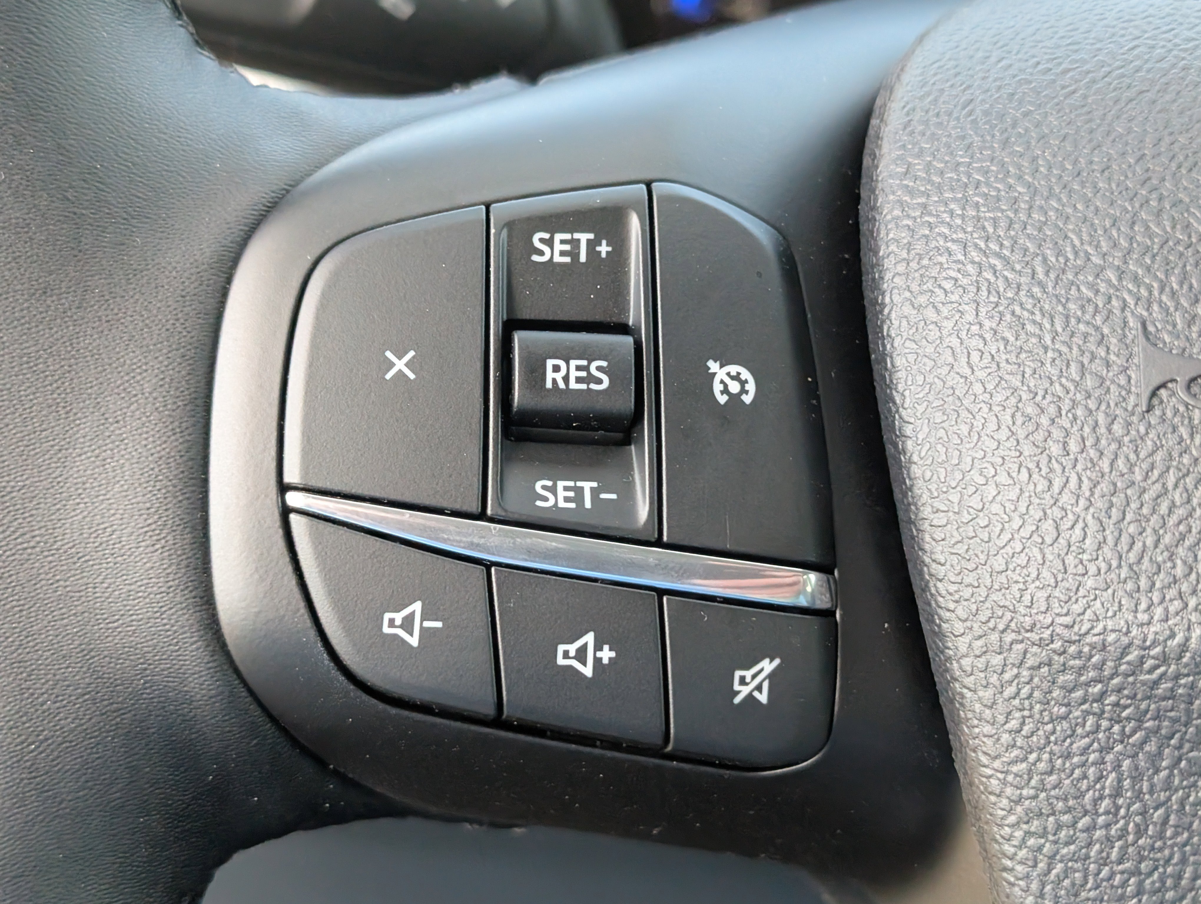 New 2026 Oxford White FORD XLT image 19