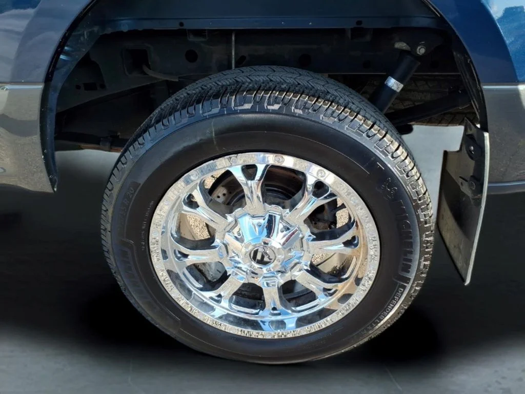Used 2018 Blue Ford XLT image 9