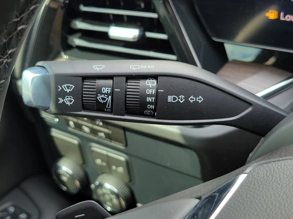 2026 Chevrolet Suburban Premier - Photo 32