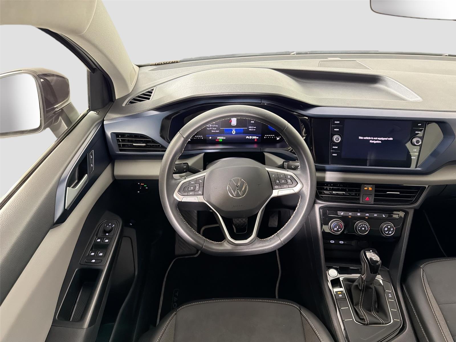 Used 2023 Pure White Volkswagen SE image 19