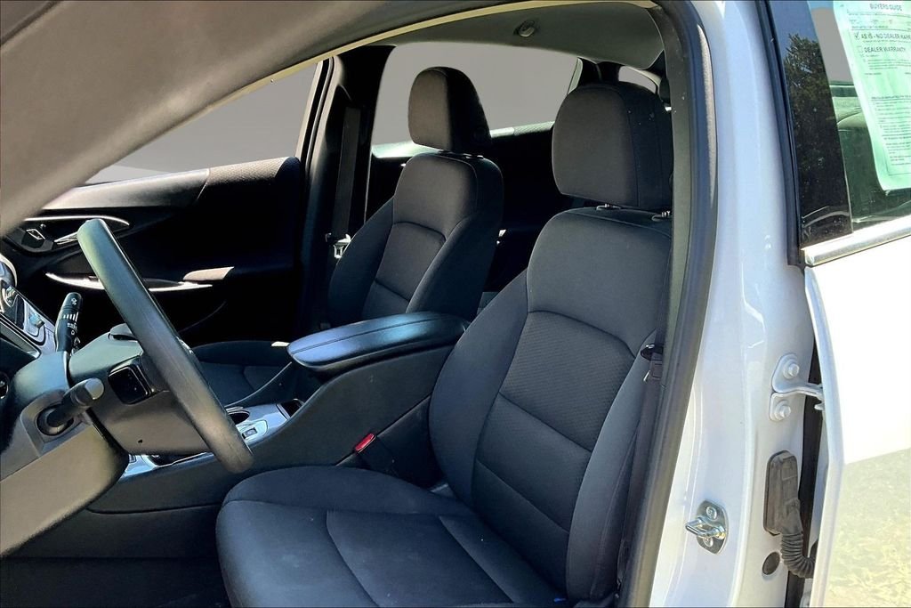 Used 2025 Summit White Chevrolet LT image 19
