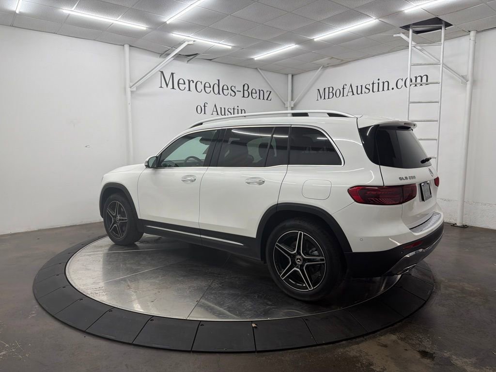 New 2026 Polar White Mercedes-Benz GLB 250 image 37