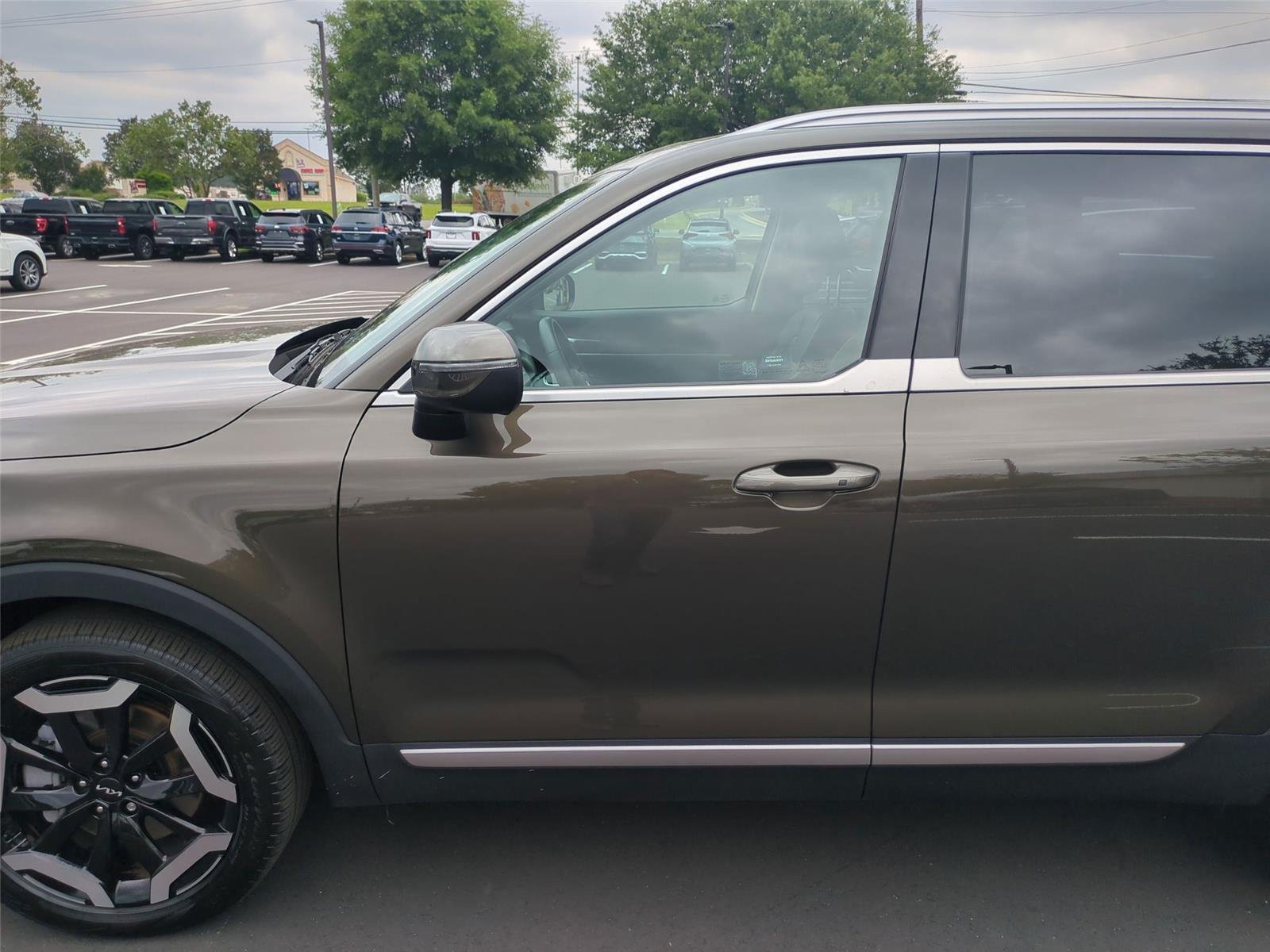 Used 2025 Dark Moss Kia EX image 26