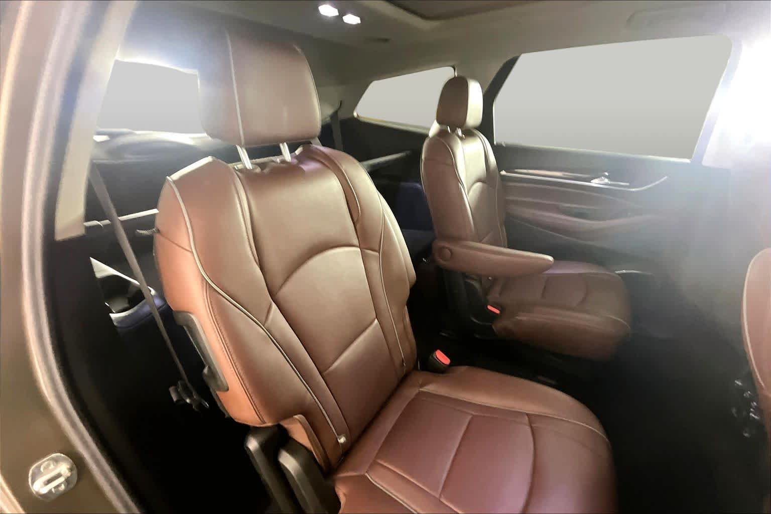 Certified Used 2020 CHAMPAGNE GOLD METALLIC Buick Avenir image 19