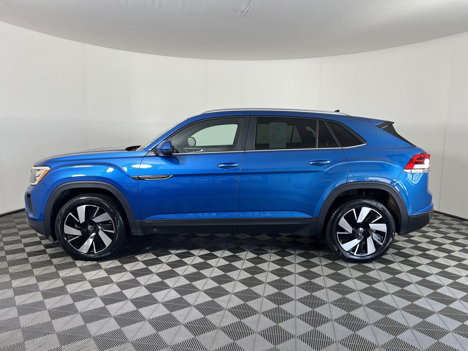 Used 2024 Kingfisher Blue Metallic Volkswagen 2.0T SE w/Technology image 30