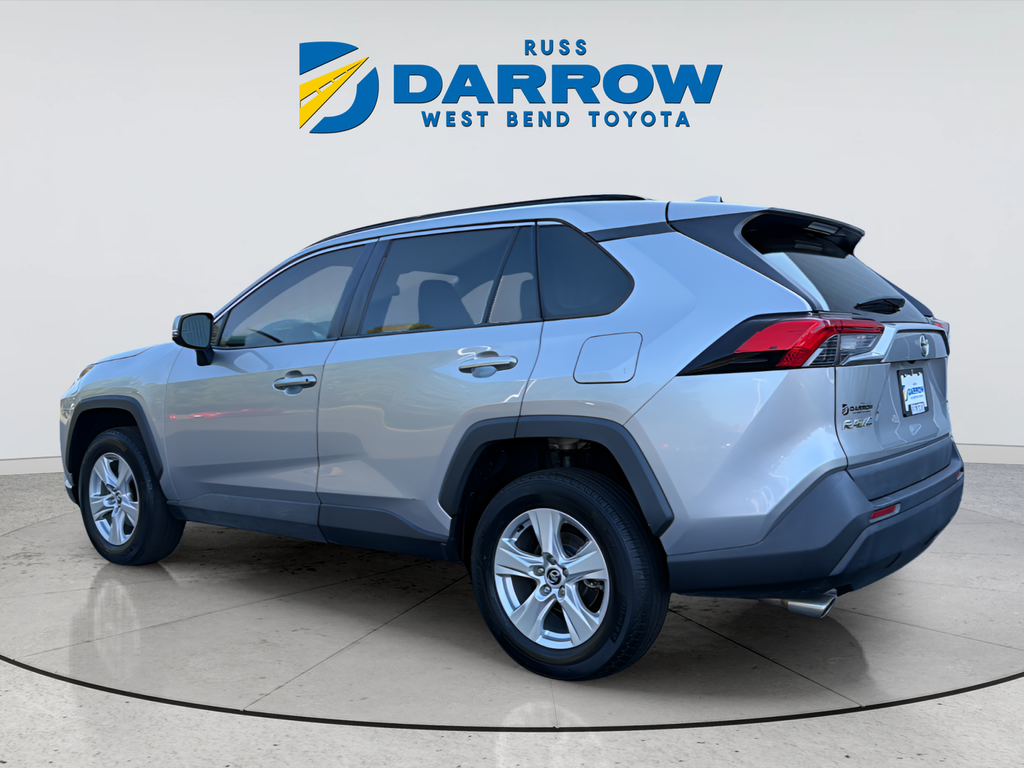 Used 2020 Silver Toyota XLE image 3