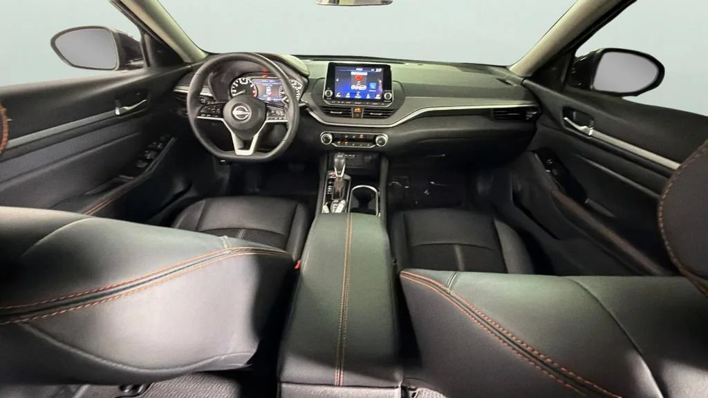 Used 2024 Black Nissan SR FWD image 32