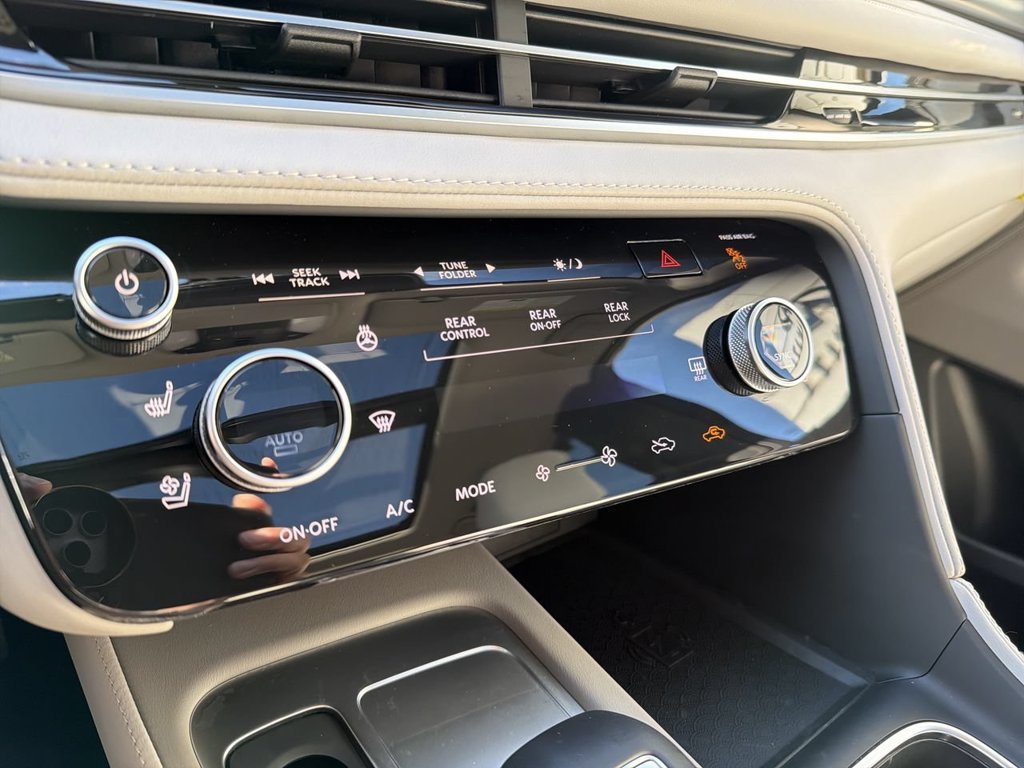 Certified Used 2026 White INFINITI LUXE image 21