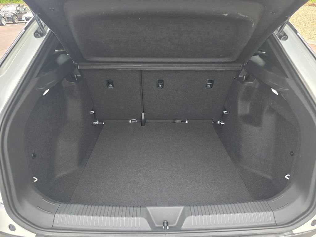 Used 2023 White Volkswagen Standard image 19