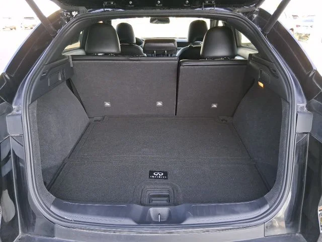 Used 2023 Black INFINITI LUXE image 6