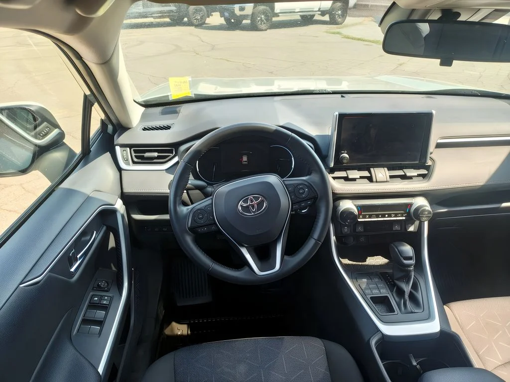 2023 Toyota RAV4 XLE - Photo 15