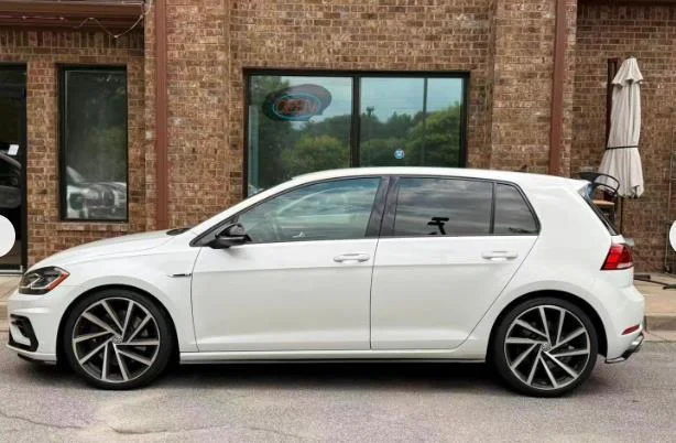 Used 2018 Oryx White Pearl Metallic Volkswagen 4Motion image 3