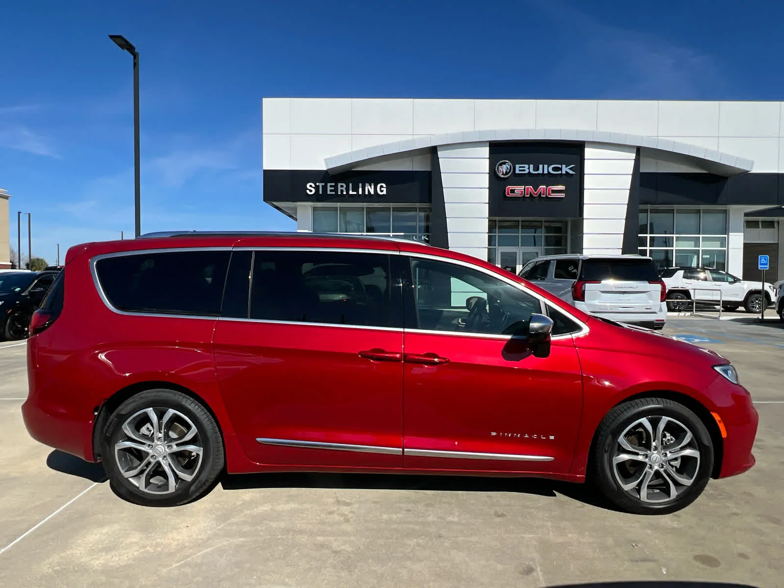 2025 Chrysler Pacifica Pinnacle's photo